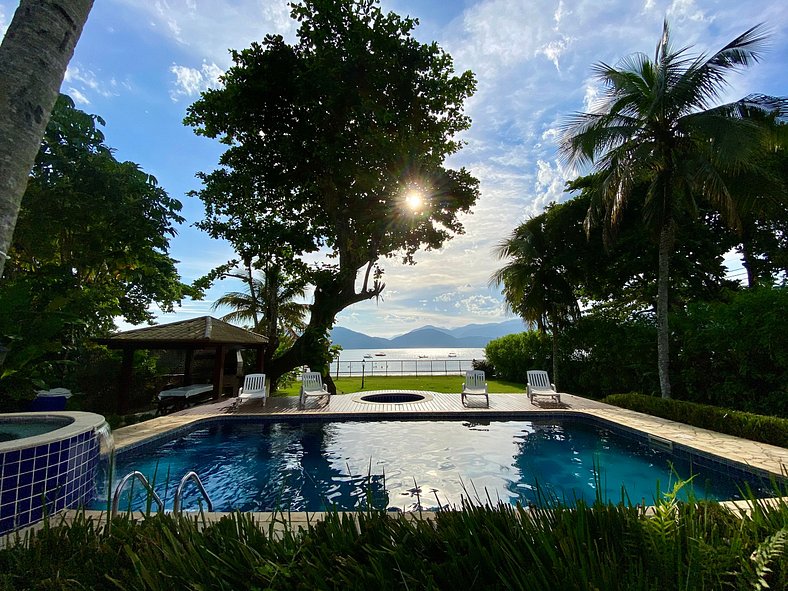 Magnífica casa pé na areia 4 suítes c/ ar e piscina